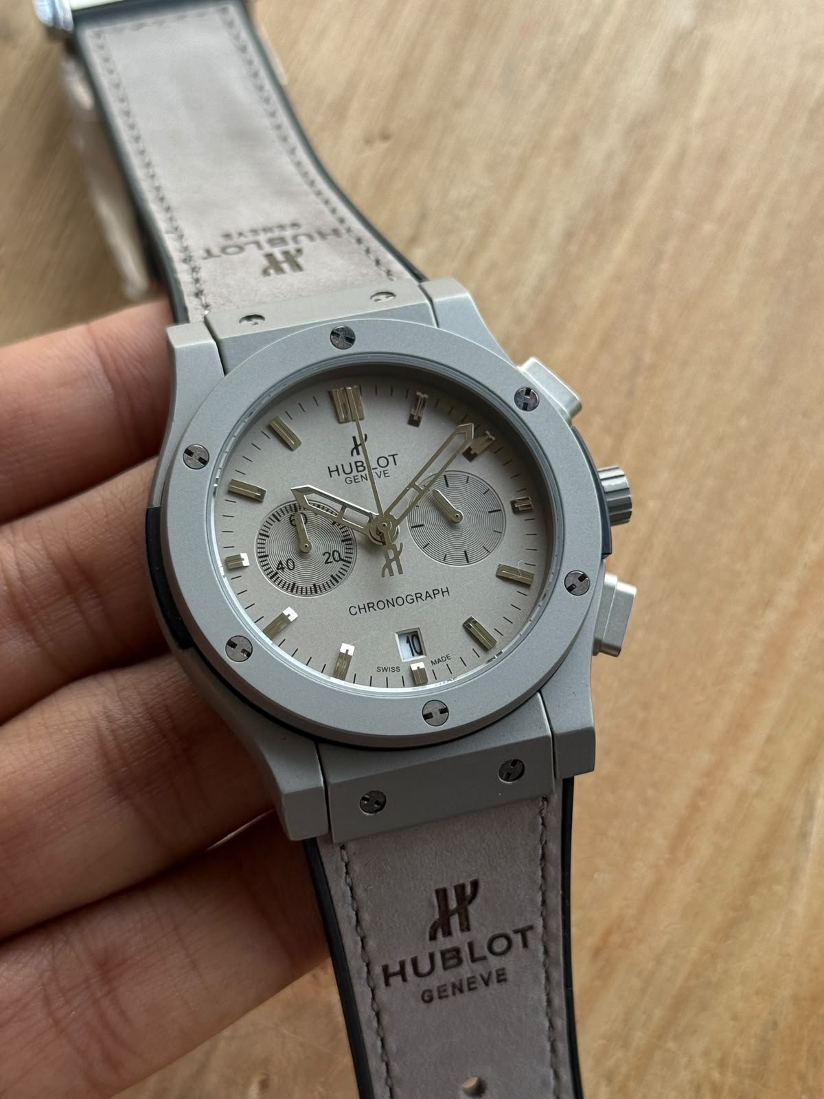 Hublot Chronograph Silver Dial Grey Rubber Strap Luxury Watch - Image 2